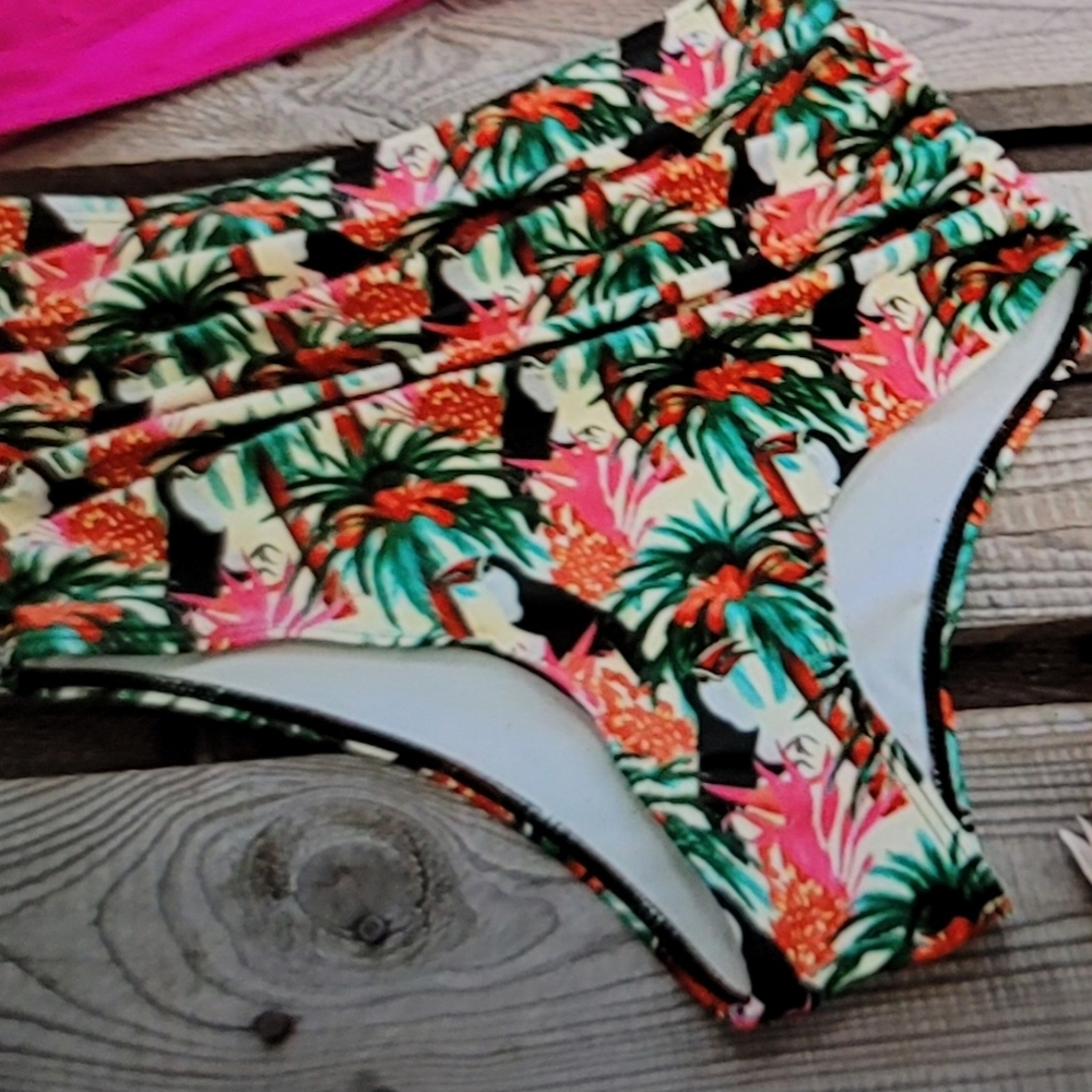 NWT High Waisted Ruched Padded Tropical  Ruffle Top bathing Swim Suit - Picture 6 of 11